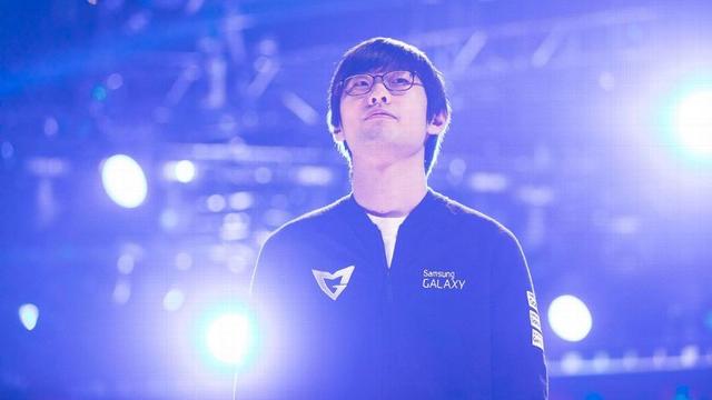 BLG电子竞技俱乐部 赛后返图 赢比赛后的笑容阳光灿烂